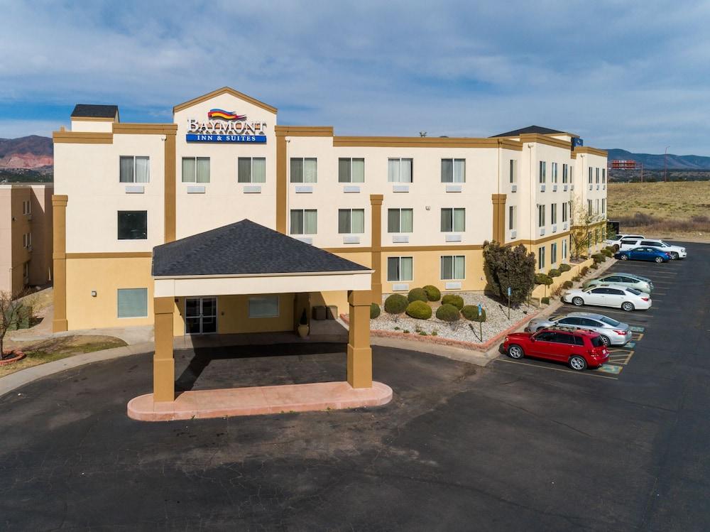 Baymont By Wyndham Colorado Springs Hotel Exterior photo