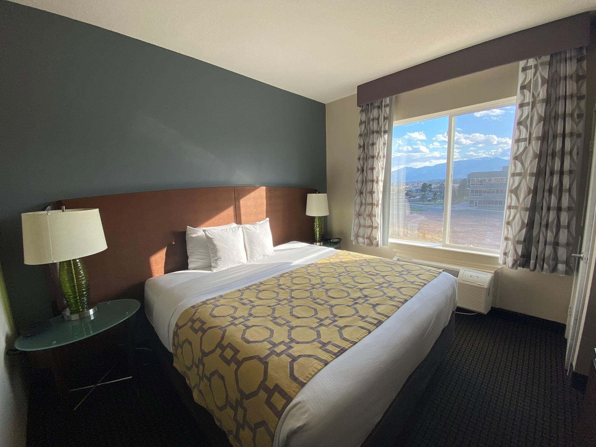 Baymont By Wyndham Colorado Springs Hotel Exterior photo