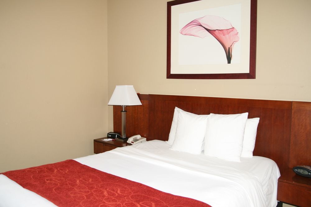 Baymont By Wyndham Colorado Springs Hotel Exterior photo